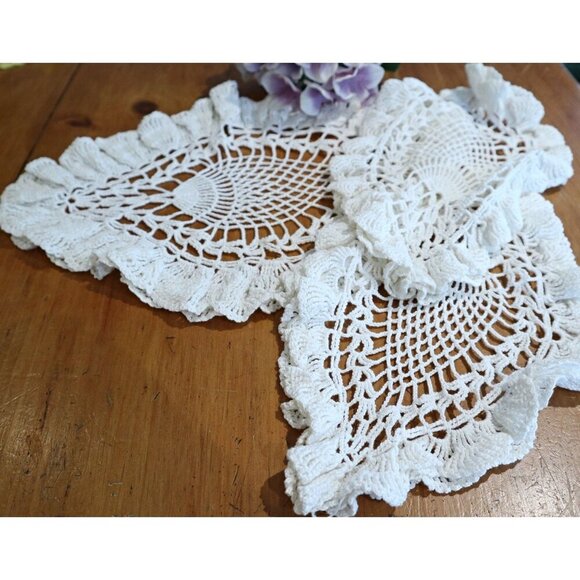 3 Doilies Doily Crocheted Doily Vintage Doilies V5 - Picture 1 of 4